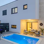 别墅 New - Luxury Angel - Private Pool 维尔